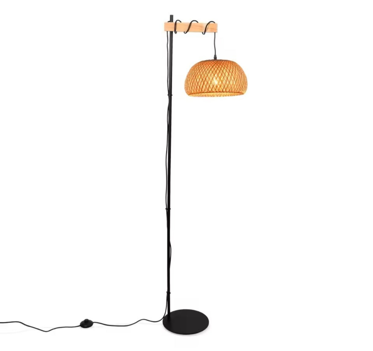 Lampara de pie de mimbre