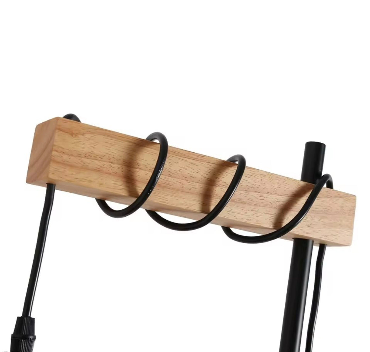 Lampara de pie de mimbre